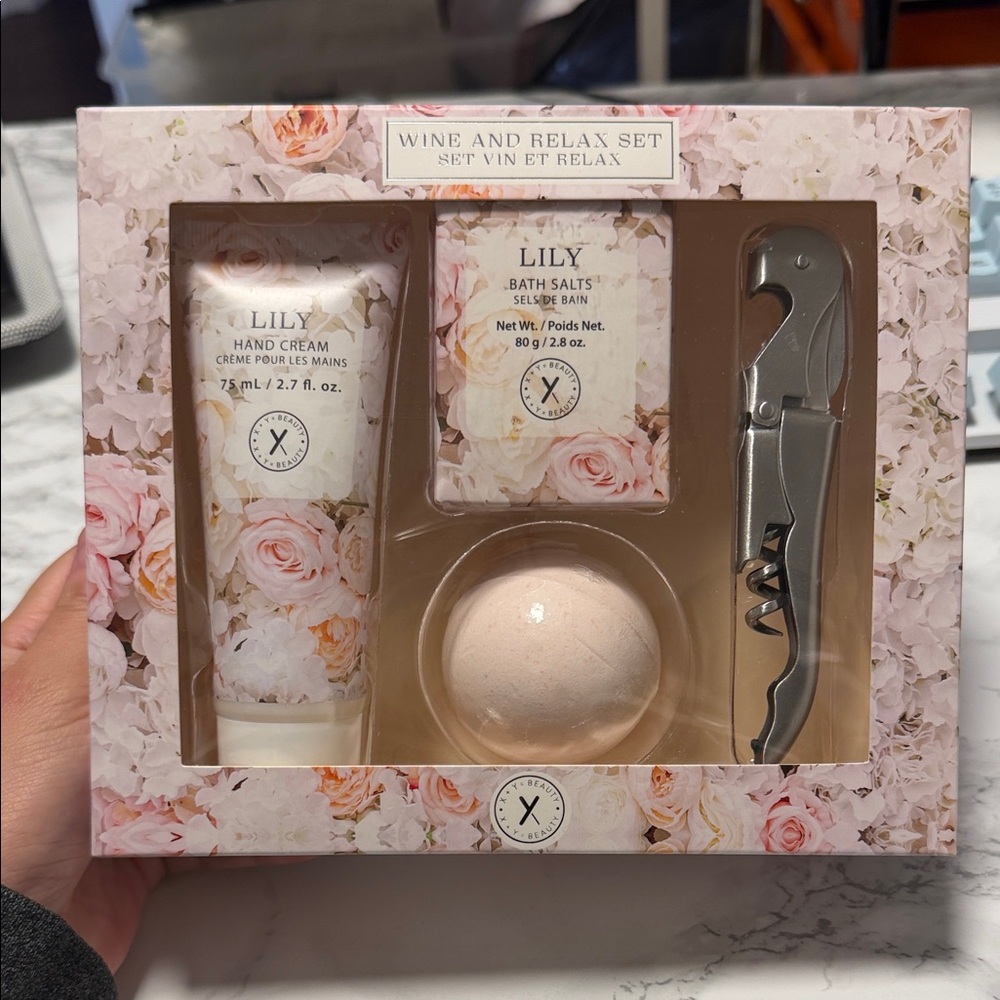 Lily Wine & Relax Gift Set